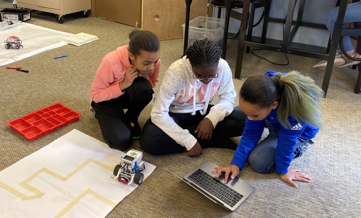 4lexgutierrez's tweet photo. Really appreciate Ss sharing insights &amp; doing their part to reconfigure #CS space. #edtech #computerscience #journey #AISLearns https://t.co/DbPBjXZ8XS