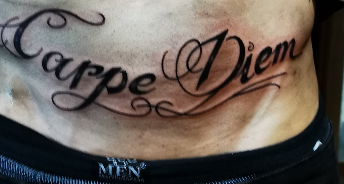 ClausuraLa's tweet photo. #MasTinta #tatuaxe #CarpeDiem
#Tattoo #NoHayDolor #tatuadoresGalegos https://t.co/z8CVCMHtx5