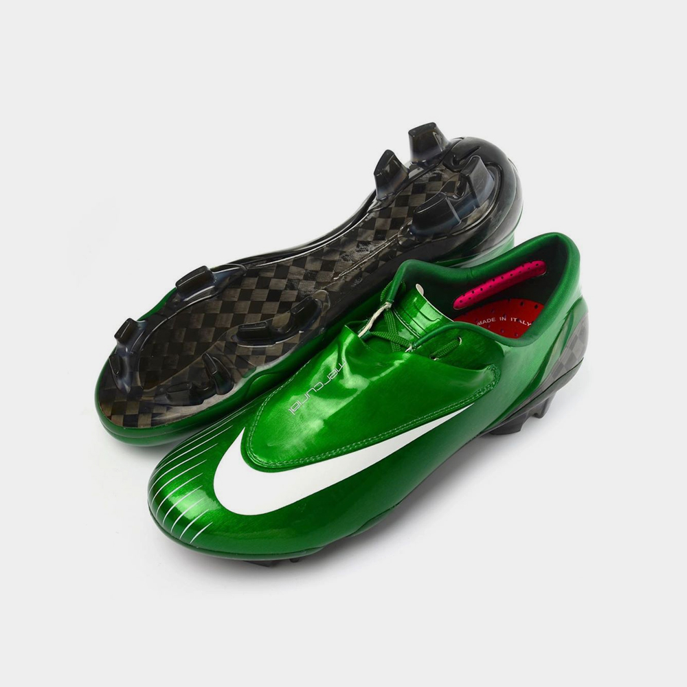 in de tussentijd binnen Schilderen Classic Football Shirts on Twitter: "Classic Boots: Nike Mercurial Vapor IV  Super Light, 2008 Elite-model boots from the iconic Mercurial Vapor range  in 2008. The Pine Green and White colourway was worn