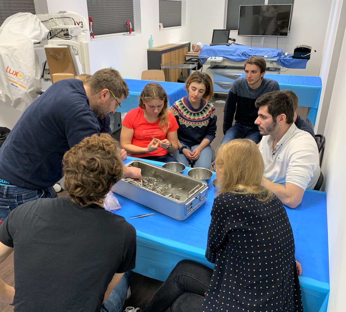 gepromed's tweet photo. 📅Today marks the first day of the eSurg&amp;Sim Training program, in collaboration with UNISIMES and @unistra.
This first module teaches students the surgical basis of how to use the instruments and materials.
👏Many thanks to the participants! #GEPROVASEducation https://t.co/jadfrqUfCJ