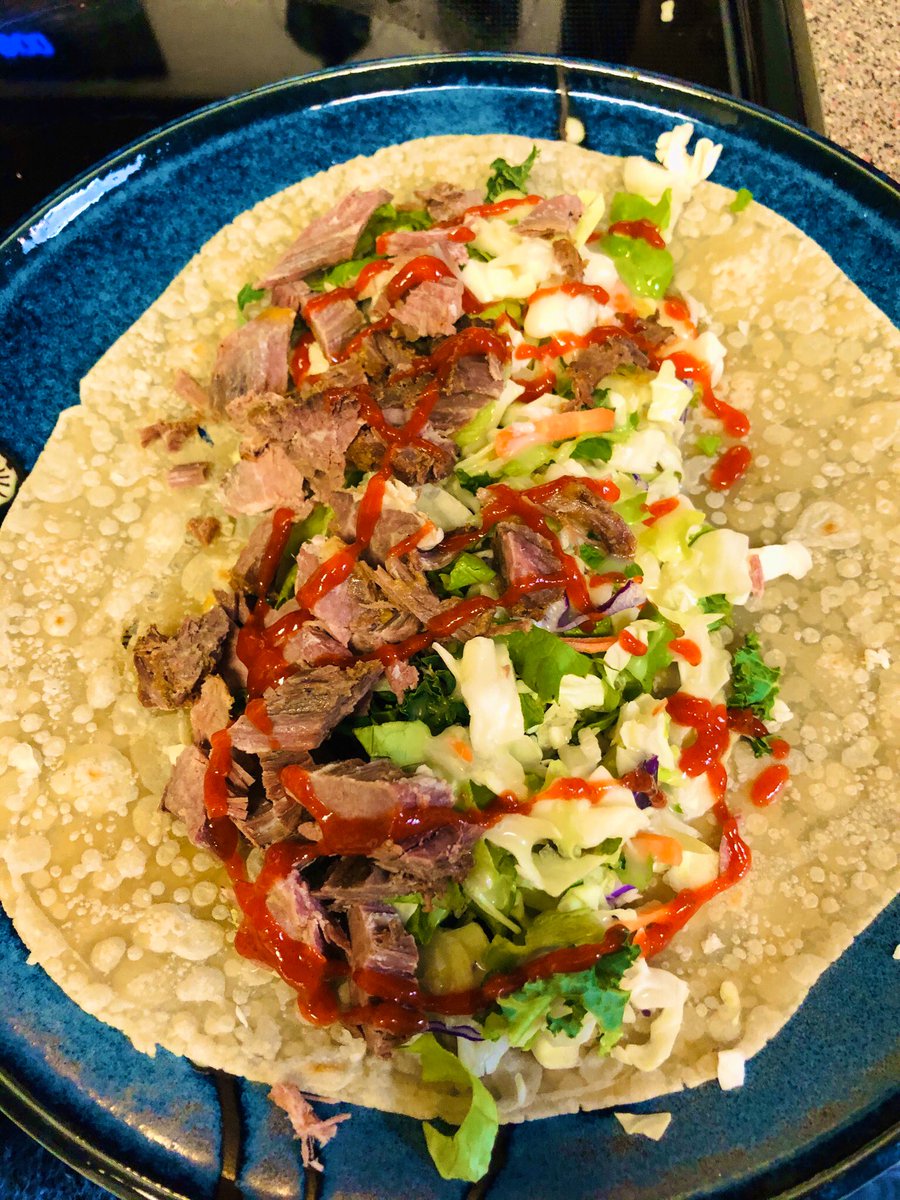 OdyneLaFee's tweet photo. I’ve been packing my lunch lately... since I no longer work from home, and I thought I’d share some of the healthy lunches I make - in case anyone needs ideas. 😃
Today’s #Lunch is: a #RoastBeefWrap in a brown rice tortilla.
Snack is: a slice of cheese & cashews, and a kombucha https://t.co/joaKlhOagU