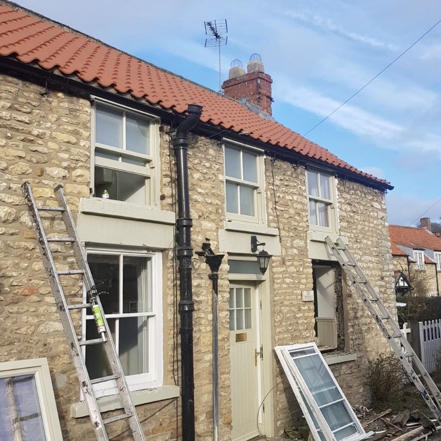 Today we're fitting hidden balance sliding sashes in beautiful #thorntonledale, #northyorkshire. 
Discover how we can help with your project at ow.ly/LNRl50ybXbY

#workinprogress #timberwindows #cottagerenovation  #woodwindows #woodenwindows #slidingsash #sashwindows