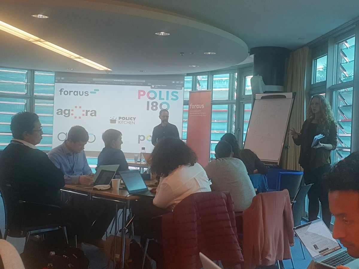 Bellemskey's tweet photo. Very interesting and insightful discussion on grassroots #thinktank model with @Anna_Stz, @soho501 & @DariusFarman of @foraus. At the #WISCH 2020 in #Geneva #WhyThinkTanksMatter @ThinkTankHub_CH @impacthub @onthinktanks https://t.co/MPkGRIYJOX