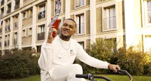 UnRdeRap's tweet photo. 📝 #InstantPunchline

✍️ "Que des billets je recherche a force
Que les poulets cherchent à faire de moi"

↪️ #NoName3 de @NonameMdb

⤵️⤵️ https://t.co/diVVHs2ujL
