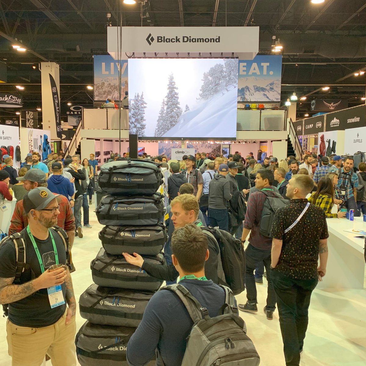 The Xenic rewarded with the SHOW STOPPER of SKI <a href="/skimagonline/">SKI Magazine</a> at the Outdoor Retailer in Denver. Thank you!

skimag.com/ge…/outdoor-retailer-day-2-highlights

#FritschiSwiss #Xenic10 #ReliableRelease #SwissMade
<a href="/BlackDiamond/">Black Diamond</a> #liveskirepea #Backcountryskiing