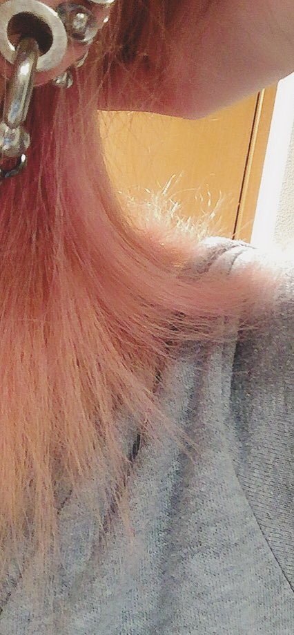 chikai110's tweet photo. 誓さんは襟足がフラミンゴピンクになったよ(事故) https://t.co/FYiqHvADeu