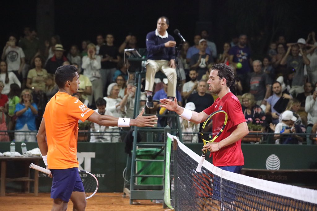 puntaopen's tweet photo. 📸 La final soñada, a cancha llena y con un nivel de tenis extraordinario 🙌
.
@dThiagoMonteiro 7-6(3) 6-7(6) 7-5 vs Marco #Cecchinato.
.
#PuntaOpen2020🎾 https://t.co/URLKE2DYAf