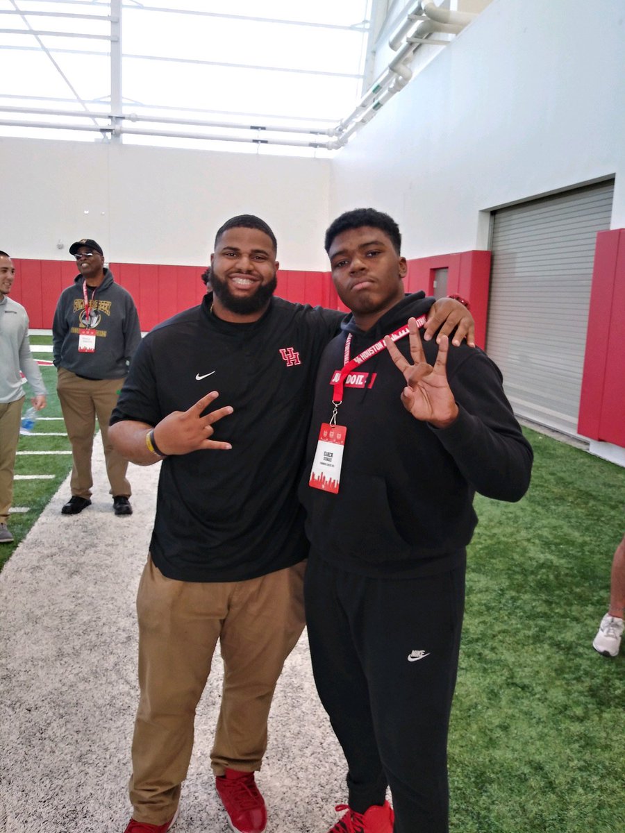 KanenDumas's tweet photo. Had a great time at The University of Houston on Saturday #cougars @CoachJoeCauthen @tank_texasboy99 @JoeAlcoser @UHCougarFB https://t.co/FMv1cBr8l2