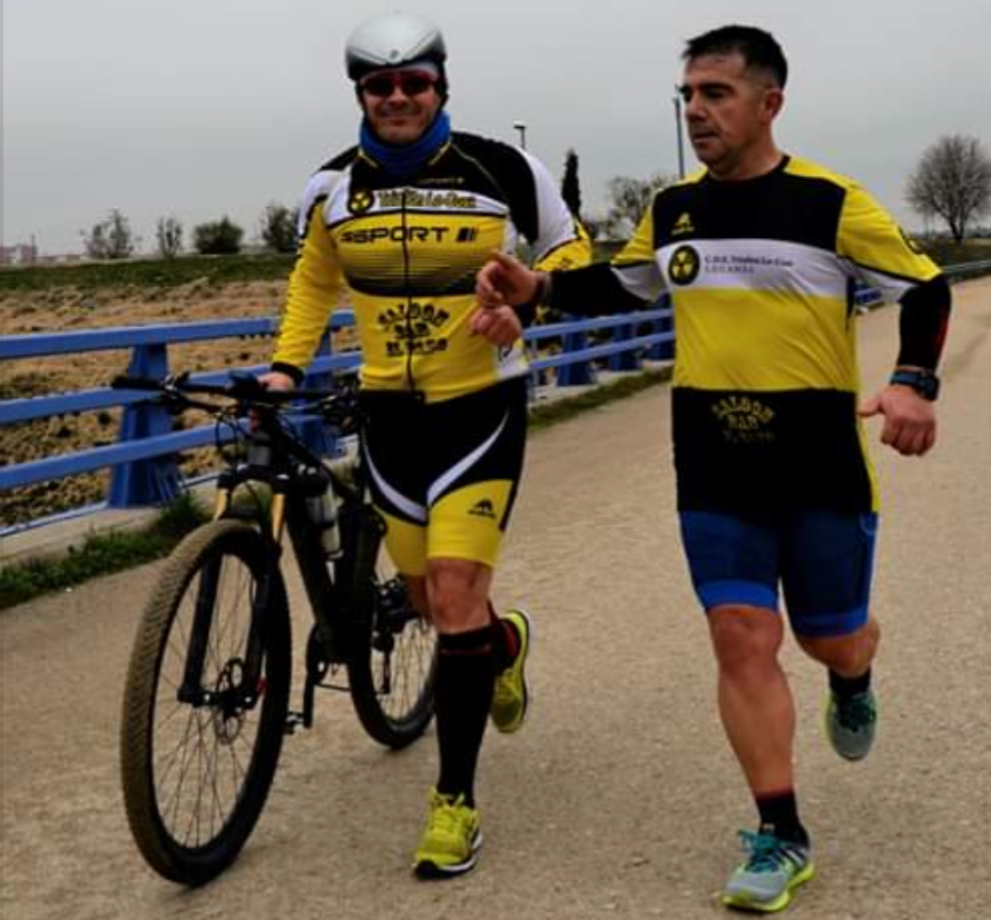 trilocost's tweet photo. Que grandes imágenes de compañerismo nos dejó ayer nuestro #combidos #triloco. Porque somos una gran familia donde tod@s sois imprescindibles. #fuerzatriloca @AytoLeganes @SaloonBarElPaso @bicicletasmanas https://t.co/lbGeM75B93