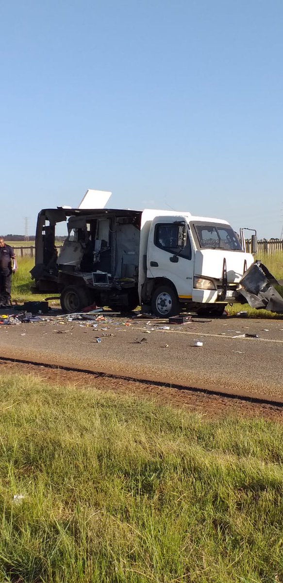 crimeairnetwork's tweet photo. ARMED ROBBERY : R513 EKANDUSTRIA. EKANGALA. BRONKHORSTSPRUIT. GP. MONEY TRUCK ROBBERY. BOMBED &amp; CASH TAKEN. https://t.co/40fE2xro7e