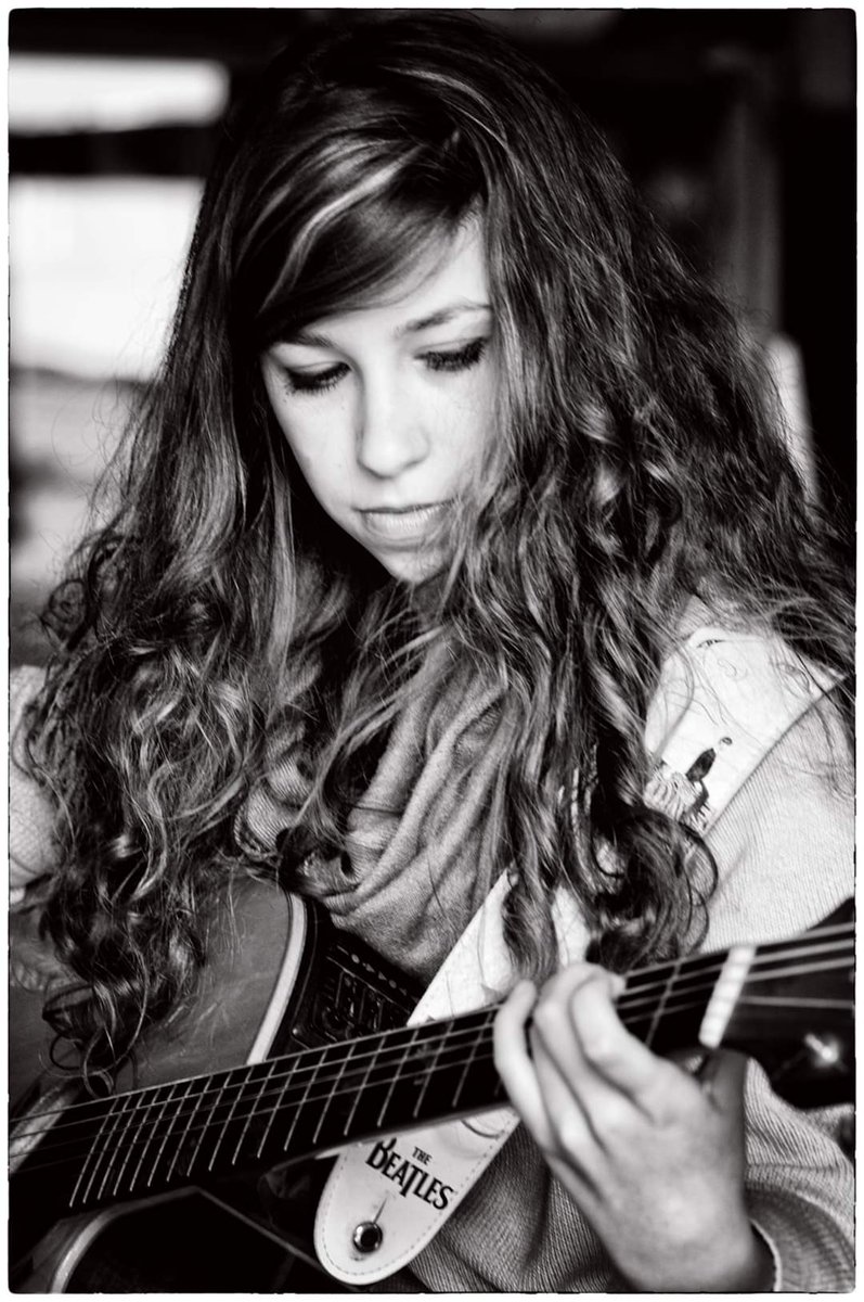 Manager2JA's tweet image. 📢 GRANDE NOUVELLE ! 
Nous vous présentons notre première artiste qui a signé dans notre agence : @AnasthasiaBruni / Ana Gramme 

Vous entendrez parler d'elle plus vite que vous ne le pensez alors restez connectés ! 

🟠 Son soundcloud : soundcloud.com/user-644707558