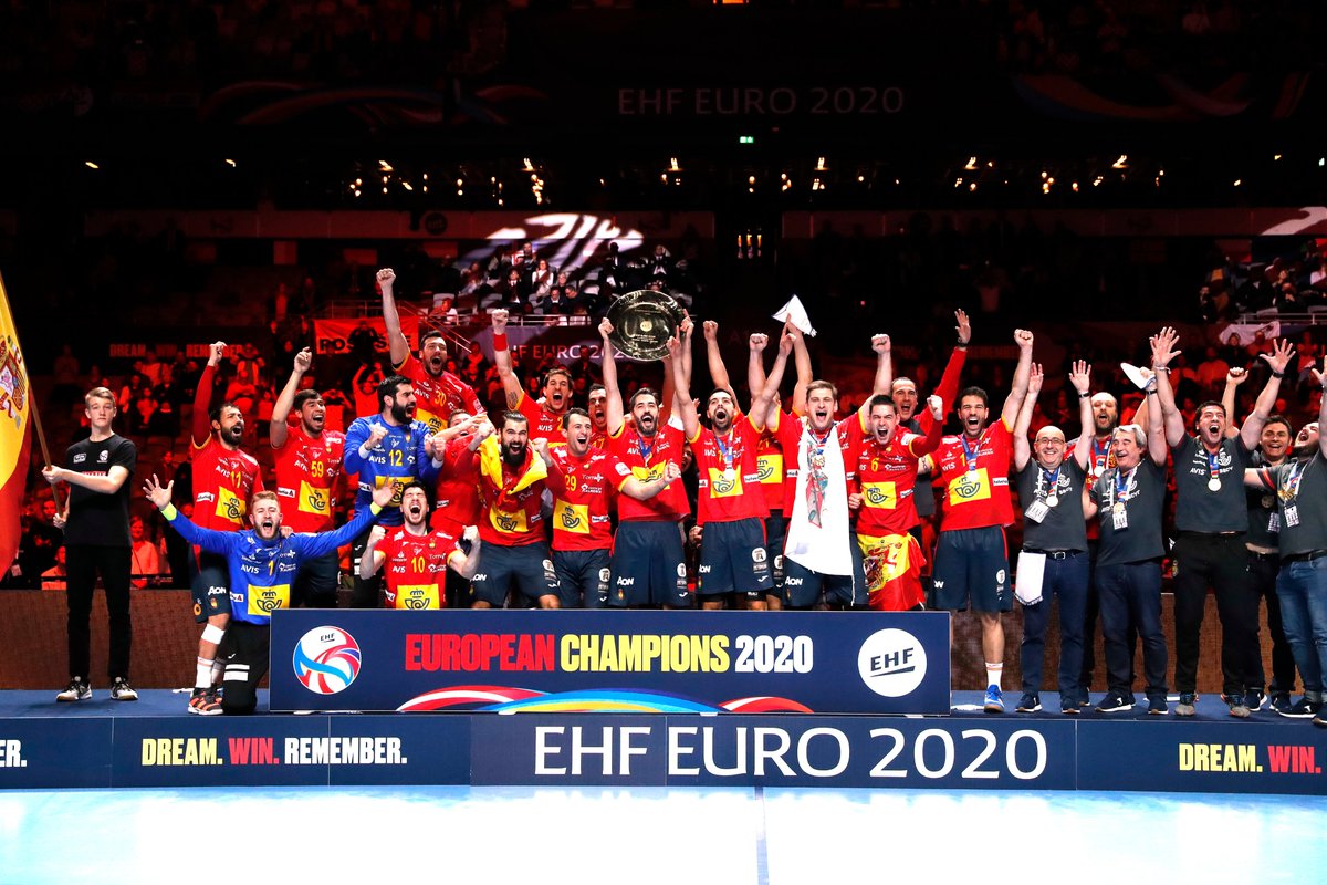 RFEBalonmano's tweet photo. 👕 Queremos celebrar con vosotros la llegada de la Colección 2020 de @JomaSport a la tienda oficial... ¡SORTEANDO UN CHÁNDAL DE PASEO de los #Hispanos y las #Guerreras! 🇪🇸🙌

1⃣ Sigue a @RFEBalonmano
2⃣ RT este post

😉 ¿Fácil verdad? ¡Mucha suerte!

👉 https://t.co/K2s7Dmrn6w https://t.co/N0vDWiZBgr