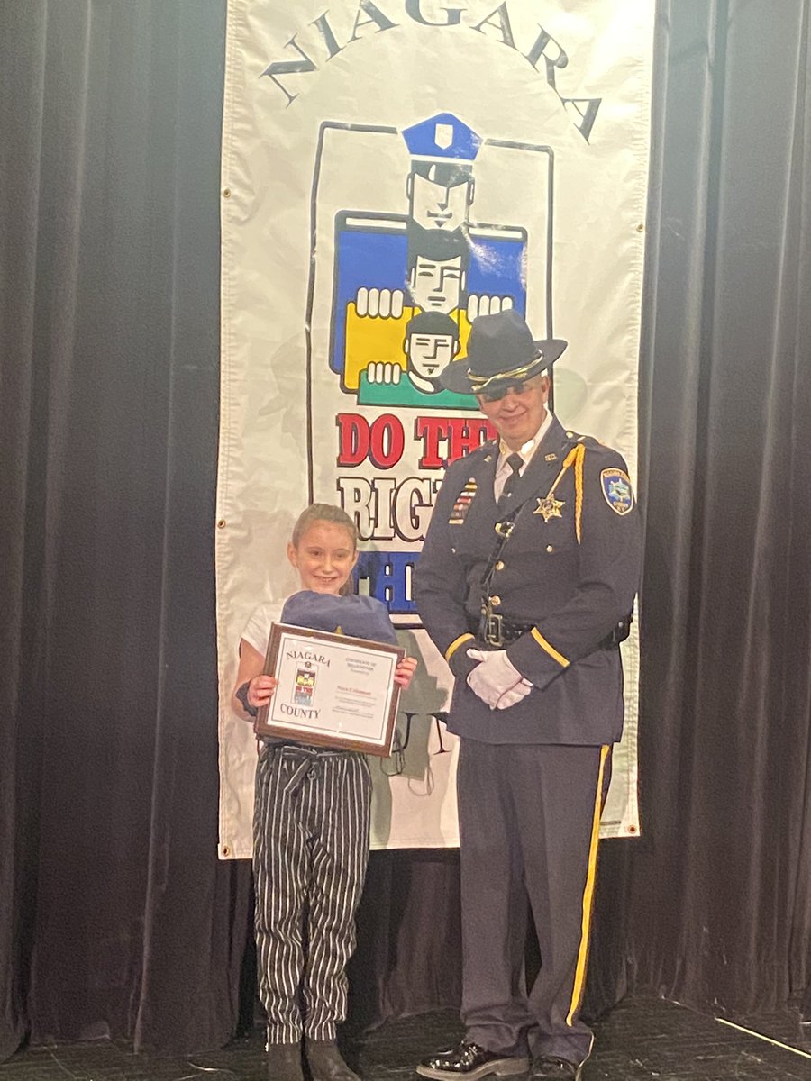 monicadaigler's tweet photo. Congratulations to Nora Crissman for “Doing the Right Thing.” She donated 50.00 of her own money to help a family in need. Thank you Mrs. Dewey for nominating Nora! @StarpointCSD #starpointIS https://t.co/Vw91nKwhKx