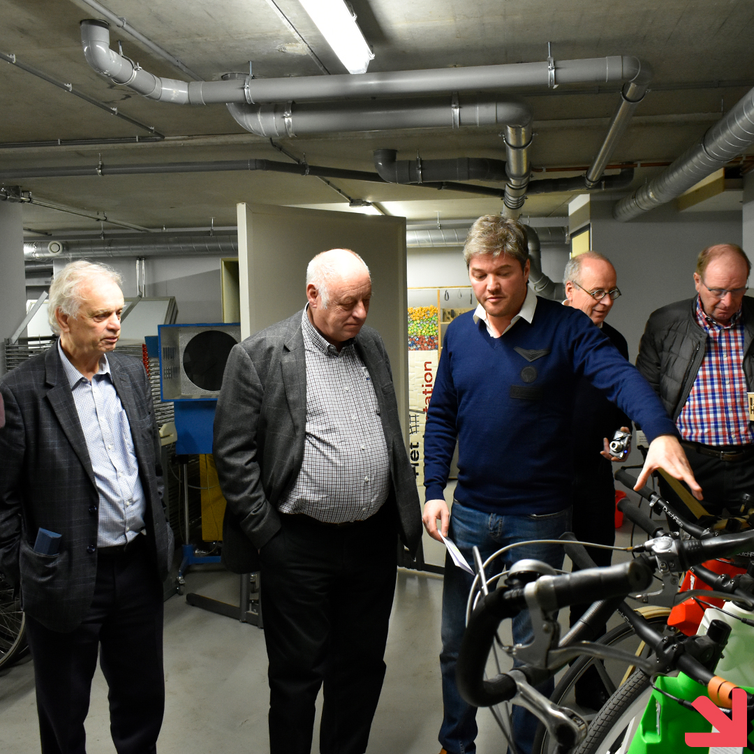 Beginstation's tweet photo. Deelnemers van EPSIN, het Europees Platform voor Sociale Inclusie zijn afgelopen vrijdag bij ons op bezoek geweest voor een presentatie over de circulaire economie en werkgelegenheid en een rondleiding in het bedrijf ♻️ #EPSIN #Helmond #Beginstation #circulair #werkgelegenheid https://t.co/0GWjg2217u