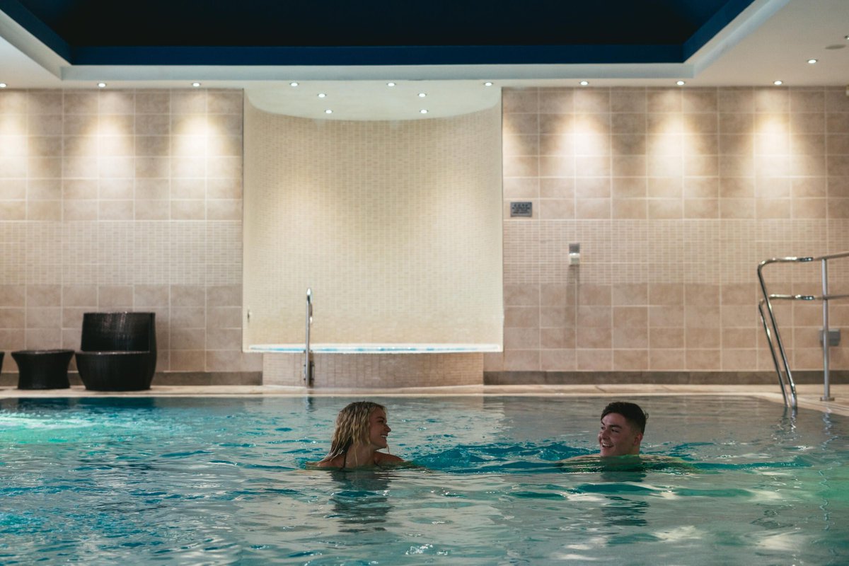 FistralSpa's tweet photo. An evening of just "us" 💑 👨‍❤️‍👨 👩‍❤️‍👩  Did you know that we offer after-hours pool hire for just the two of you? Slip into the waters and celebrate life underneath the star-lit ceiling of our Vitality Pool in #Newquay...
#FistralSpa @FistralBeachH https://t.co/Oafbanjp5O