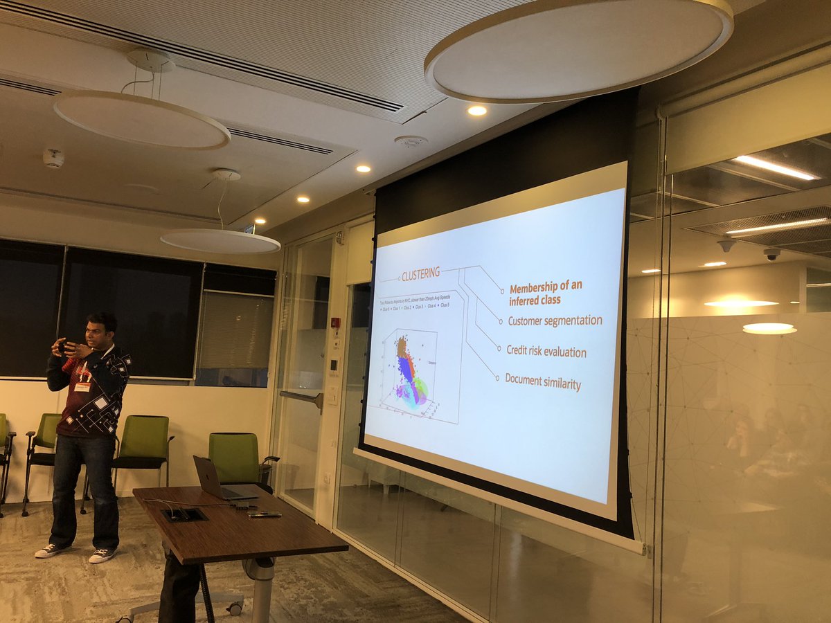 RACMasterPM's tweet image. @sandeshr The master explaining #MachineLearning to a crowded audience at #iloug #ilougTechDays2020