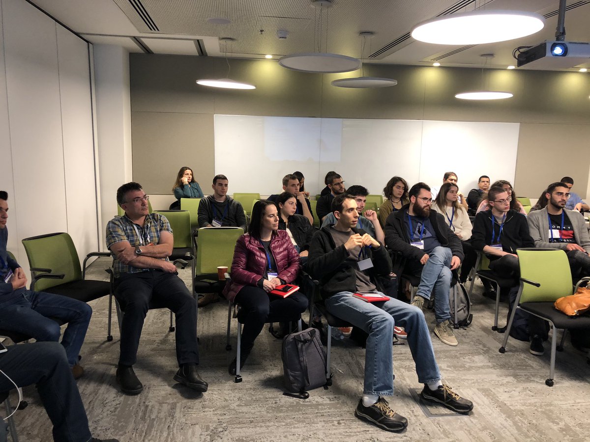 RACMasterPM's tweet image. @sandeshr The master explaining #MachineLearning to a crowded audience at #iloug #ilougTechDays2020