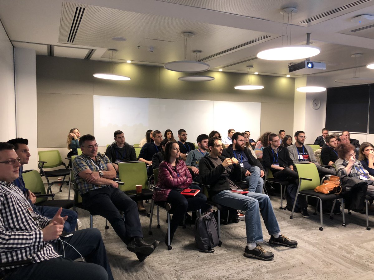 RACMasterPM's tweet image. @sandeshr The master explaining #MachineLearning to a crowded audience at #iloug #ilougTechDays2020