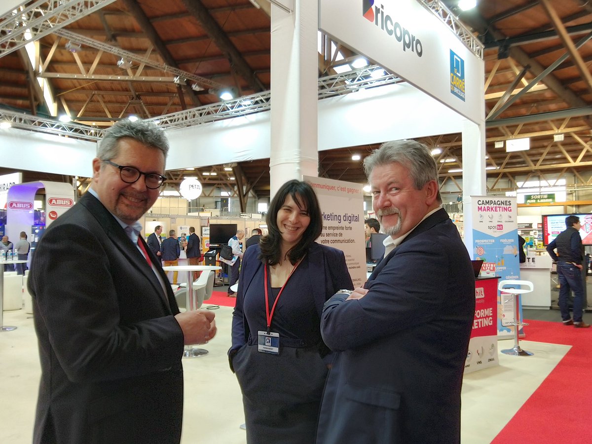 FIServices77's tweet photo. Fin d'un weekend riche en échanges, en partages et surtout en qualité 😏
BRAVO 👏 fier d'être #masterpro
#siprosiproche #cofaq #masterpro #masterpro77 #fiservices https://t.co/5UBRJ5T4p4