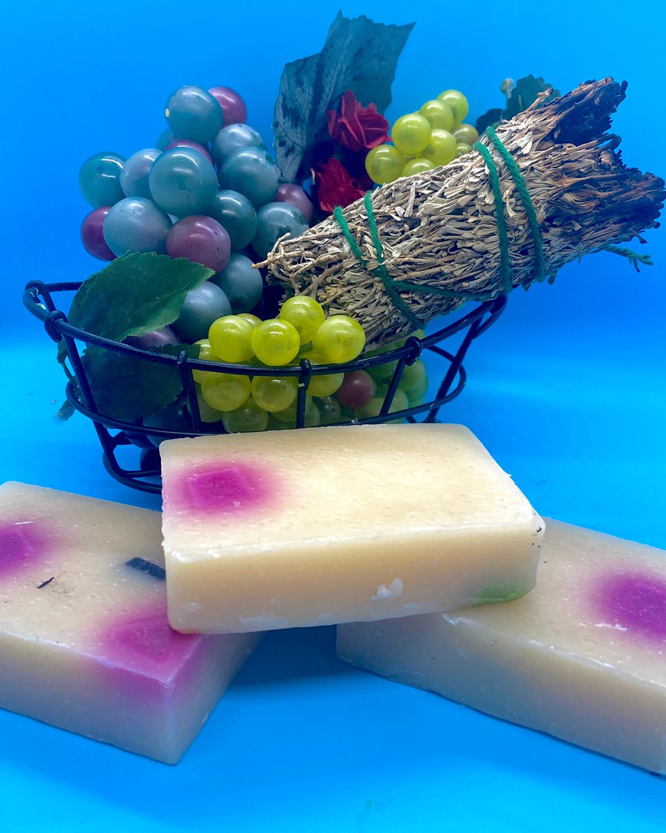 xscapesweet's tweet photo. New @xscapesweet Products coming soon‼️⏳ #AllNatural #Bathbomb #Soaps 
#EdenBlueraspberryRose#MediterraneanLavenderMint
#FrenchCinnamonLatte #MysticBerrySage
#entrepreneur 
#buyblack #clearskin #natural #bussiness #smallbusiness #shotoniphone https://t.co/qUi1h7a5oR