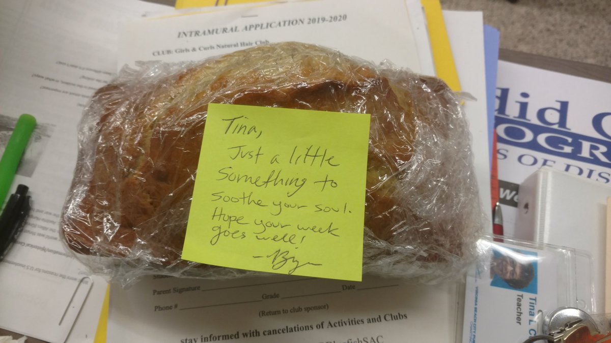 tinacerja_grt's tweet photo. When your work bro @instruct_edtech bakes you a loaf of his special banana bread to soothe your soul #Bluefishlove #SpecialistsgiveSEL #SELonfleek #hesasistakeeper #myfavbread #WeMoreLiveBaby #WeSetAllTrends @LynnhavenMiddle @LMSGifted @VBGifted @JWalshLitCoach @mcayscue https://t.co/vZUJpQFvDL
