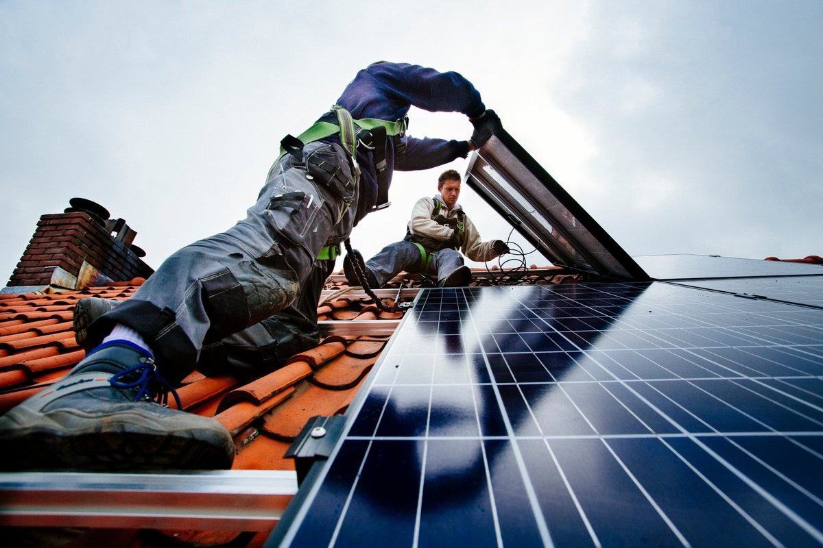 Huiseigenaren die zelf of met anderen hun huis willen #verduurzamen of energie willen opwekken, kunnen vanaf nu terecht bij #EnergieloketGroningen, opvolger van Groningen woont Slim. Het loket geeft informatie en onafhankelijk advies. bit.ly/2Sh0jYf <a href="/EnergieloketGro/">Energieloket Groningen</a>