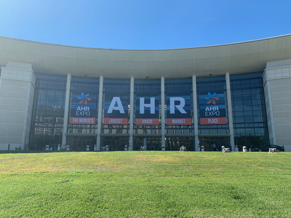 GoBuildOps's tweet photo. Orlando we have arrived! Happy Monday and happy first day of @ahrexpo 
_______ 
@gobuildops #buildops  #teamBuildOps #ahrexpo2020 #ahrexpo https://t.co/w1Q6nAUIM2