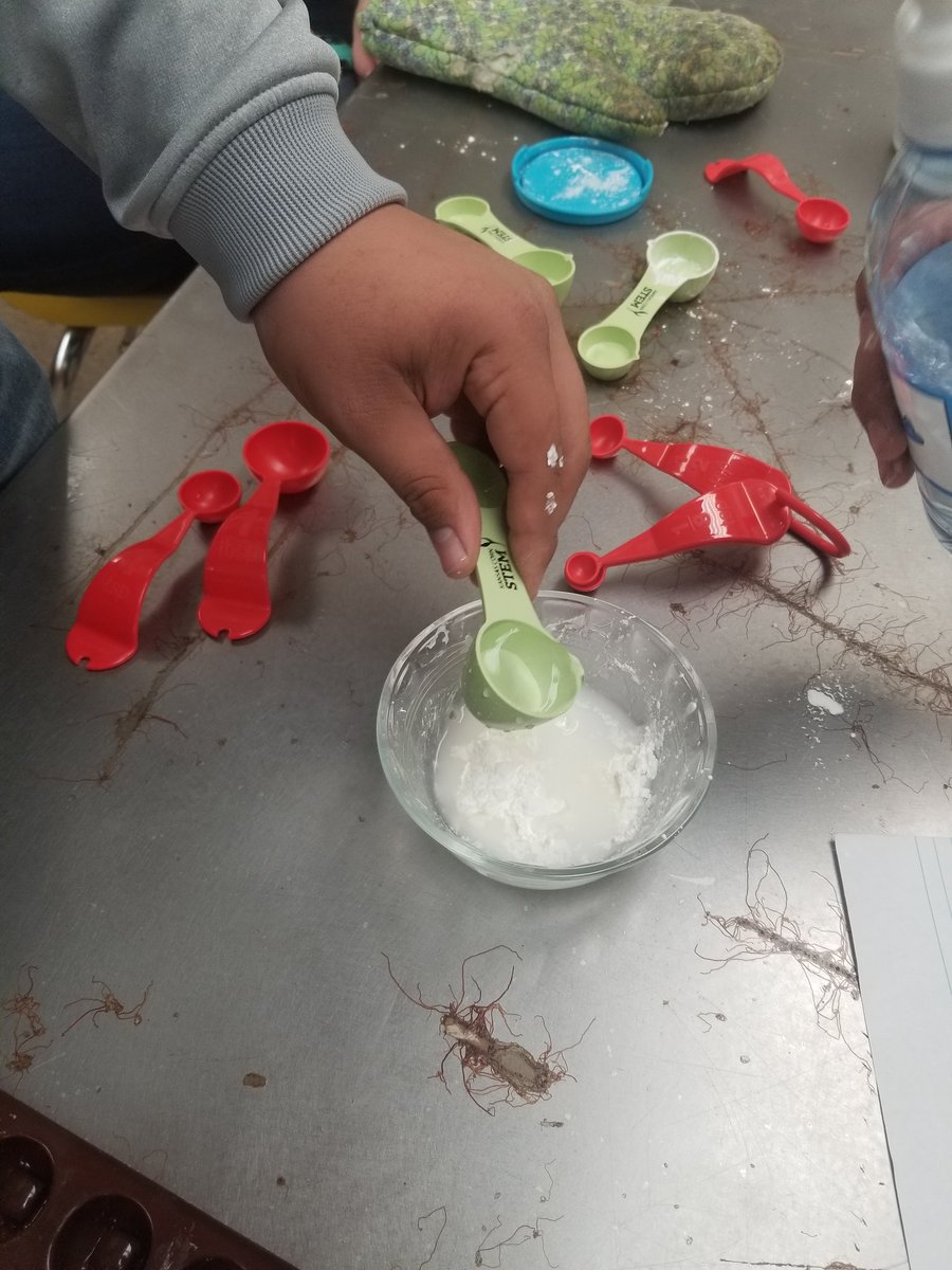 djessup13's tweet photo. Ag Leadership class discussing future of Plastics and effects on agriculture while making Plastic from Corn #KansasCornStem @kscorn #SCHSBeavers https://t.co/4pfuuZCZNA