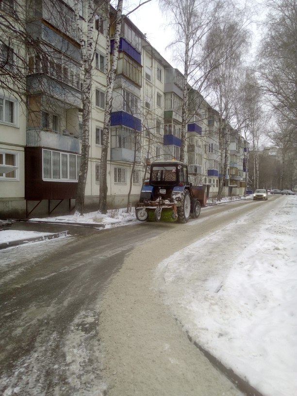 Admin_Zasv's tweet image. Жилищно-коммунальные службы Засвияжского района продолжают работу по очистке от снега дворовых территорий и тротуаров 
#Чистота #Порядок #Засвияжье