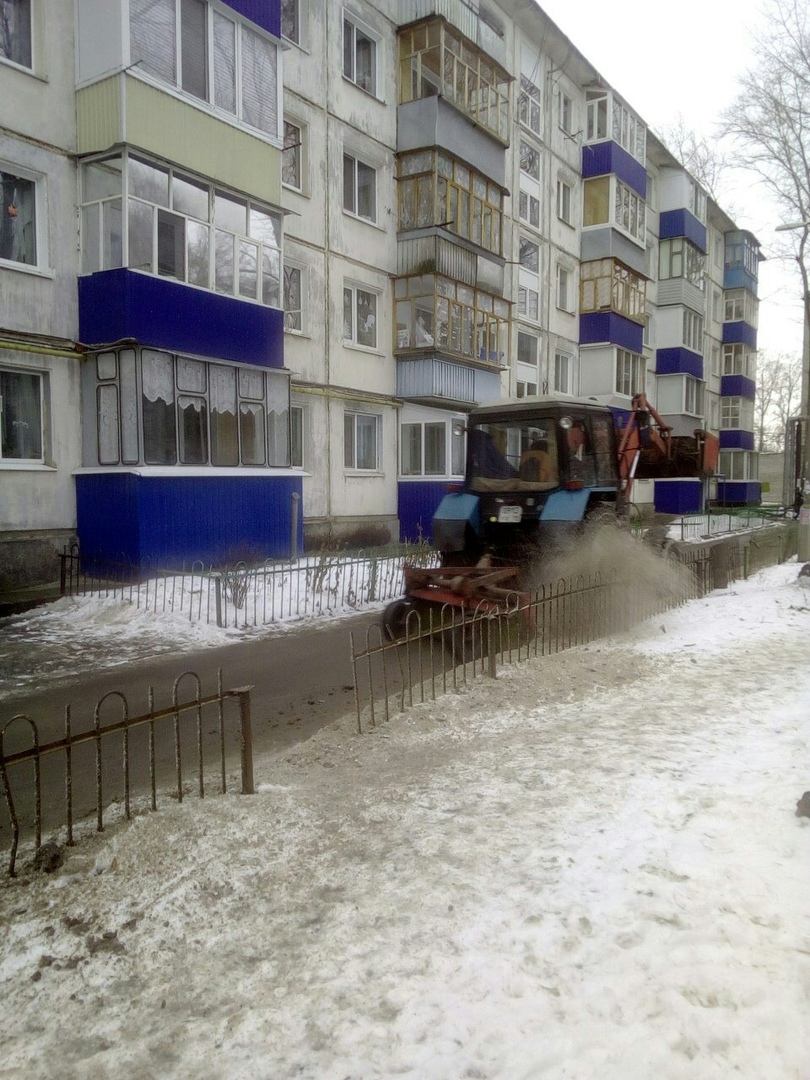 Admin_Zasv's tweet image. Жилищно-коммунальные службы Засвияжского района продолжают работу по очистке от снега дворовых территорий и тротуаров 
#Чистота #Порядок #Засвияжье