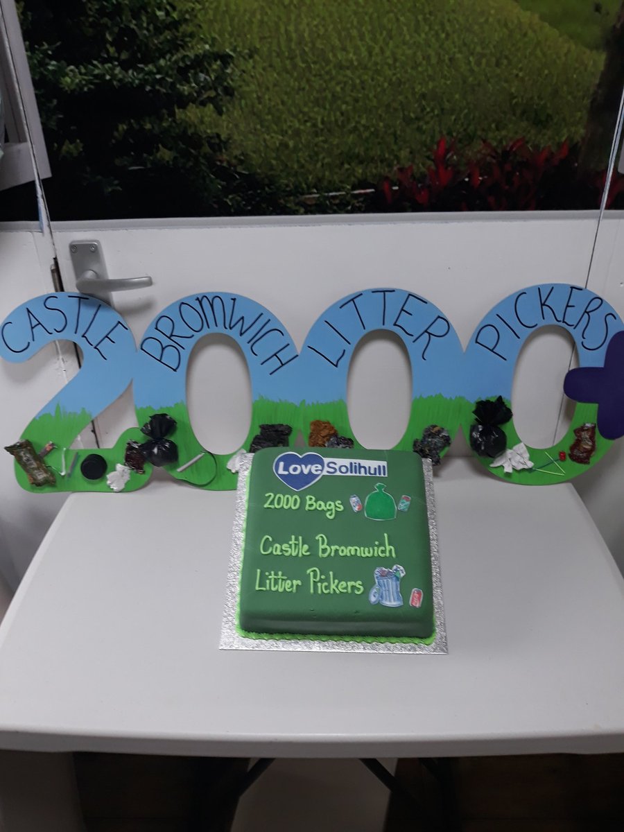 LoveSolihull's tweet photo. Marvellous #MondayMotivation from the #CastleBromwich Litter Pickers. Today they are celebrating collecting their 2000th bag of #Litter in just over 2 years. Massive thank you from #LoveSolihull team 4 #RaisingAwareness #Education #Environmentalissues #BinItDontDropIt 👏👏👏👏 https://t.co/YcWsFIQD79