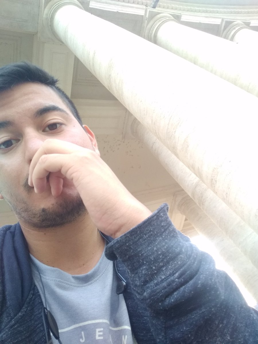 jonifleitas's tweet photo. Aún no caigo que estoy en el Vaticano jajaajaj osea por la cantidad que pervertidos que maneja la iglesia jajaasjj y rezando para que no me agarre virus de los chinos 😜 https://t.co/MrgzOY4qe1