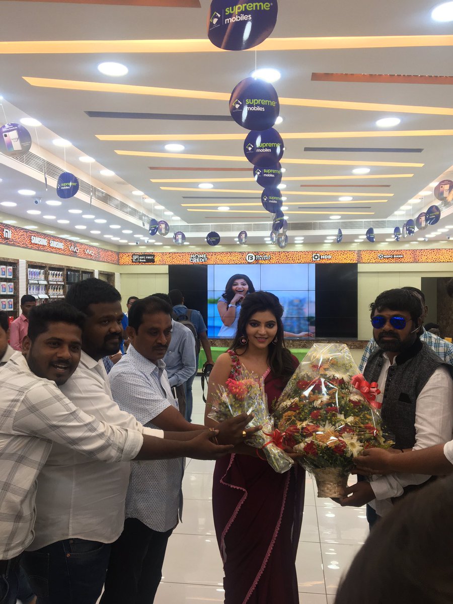 Sathishsethu3's tweet photo. Very gorgeous #meroon saree my cute sista today cbe #supreme mobiles coming !!! @AthulyaOfficial @AthulyaMahaFan @Athulya_FC @Athulya_Rasigan @AthulyaTrends @Athulya_24x7_FC @OAFC_Offl https://t.co/rFco8WumyQ