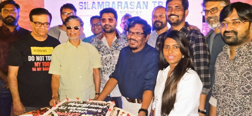 StarVersatile's tweet photo. #SilambarasanTR celebration with team #Maanaadu 👏👏👏 @STRMaanaadu
#HappyBirthdaySTR 🎂
#Simbu @vp_offl @kalyanipriyan @thisisysr @sureshkamatchi
#SilambarasanTR #str_as #abdulkhaaliq #maanaadu #HBDSilambarasanTR #HBDSTR #vp07 #AvpPolitcs #Vp
#YuvanShankarRaja #Yuvanism https://t.co/yYtF40Hlji