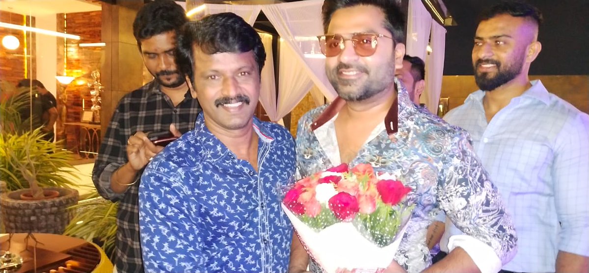 StarVersatile's tweet photo. #SilambarasanTR celebration with team #Maanaadu 👏👏👏 @STRMaanaadu
#HappyBirthdaySTR 🎂
#Simbu @vp_offl @kalyanipriyan @thisisysr @sureshkamatchi
#SilambarasanTR #str_as #abdulkhaaliq #maanaadu #HBDSilambarasanTR #HBDSTR #vp07 #AvpPolitcs #Vp
#YuvanShankarRaja #Yuvanism https://t.co/yYtF40Hlji
