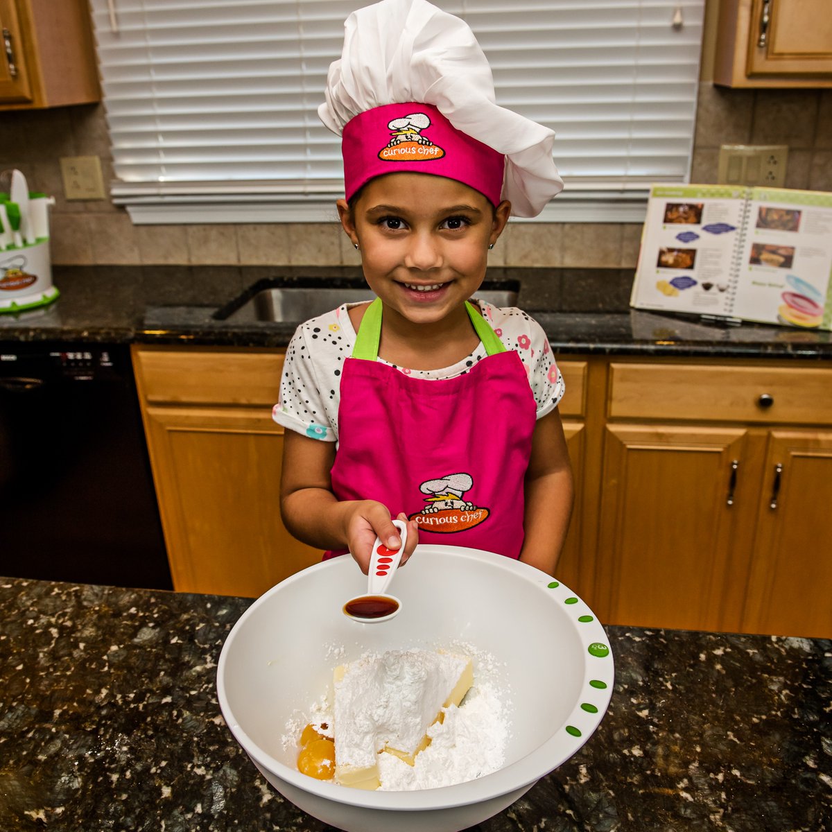 CuriousChef's tweet photo. Your little chef will be cooking in style wearing this vibrant hot pink and lime green child’s apron, featuring a handy front pouch to stash the rest of their Curious Chef tools! 👩‍🍳 Get the apron today at https://t.co/Auy9Yg9h5n https://t.co/lR0WYcIhbt