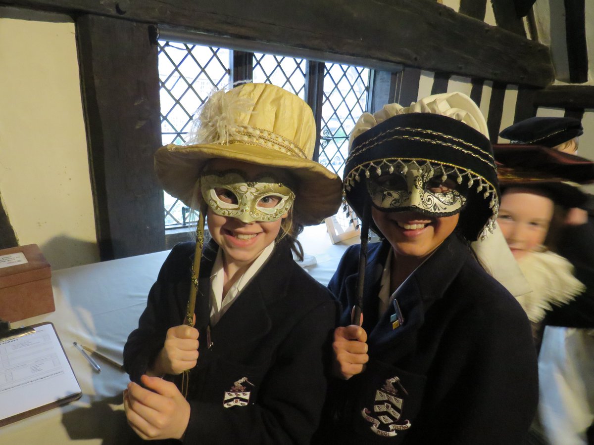 BromsPrep's tweet photo. Last Friday, 5SK and 5CK visited @Selly_Manor to learn about life in Tudor times. They were given a tour of the house, tried on costumes and played Tudor games. It was a very interesting and thoroughly enjoyable day.

#BromsYr5 #BromsTrips #BromsHistory #TopicWork https://t.co/YoHVNRvXHB