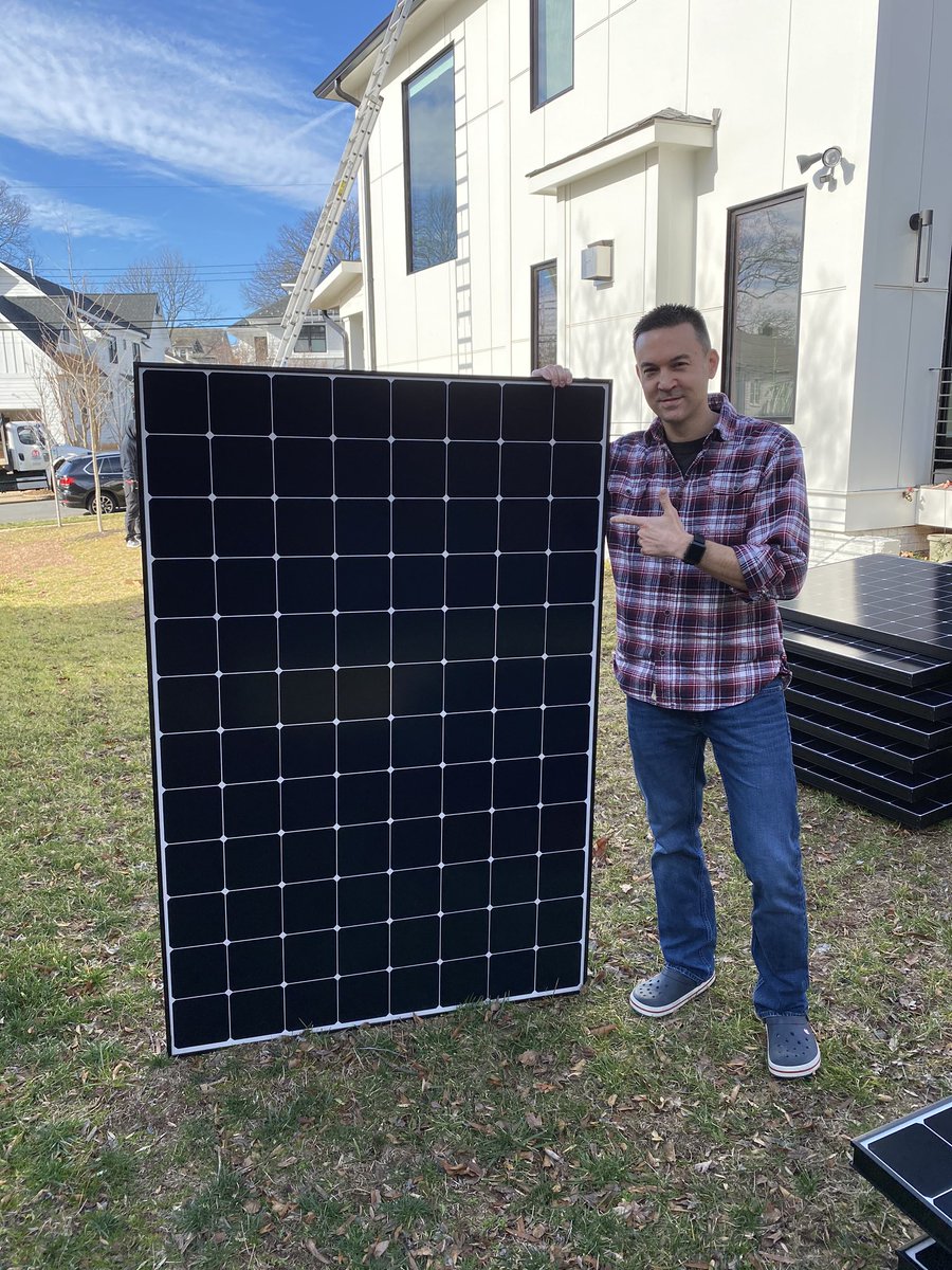 cdjewell's tweet photo. So this is happening in @ArlingtonVA #solarpower #solarpanels @SunPower @EDGEenergy https://t.co/08Ka4T44oX