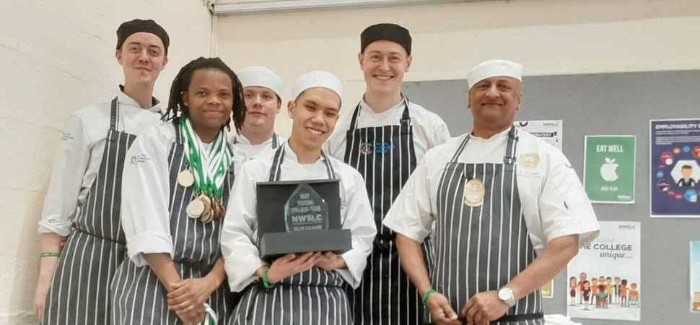 FDMBNorth's tweet image. The City of Liverpool College chefs sweep the board at prestigious national competition

bit.ly/2uhBcg1
#culinaryarts #apprenticechefs #RACA #foodanddrink #liverpoolcollege