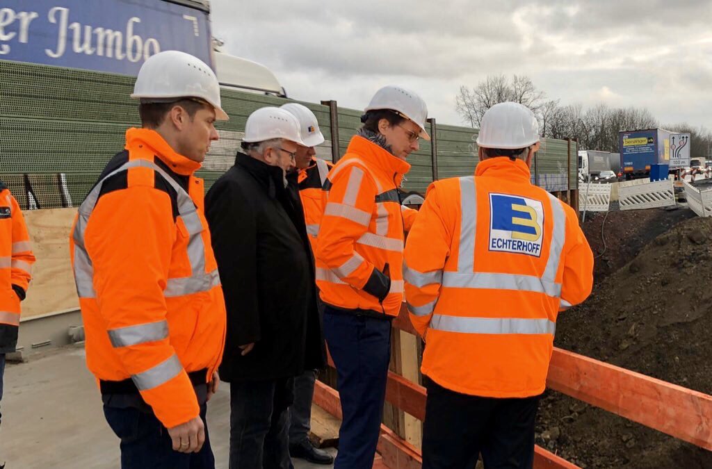 Hendrik Wüst auf der Baustelle