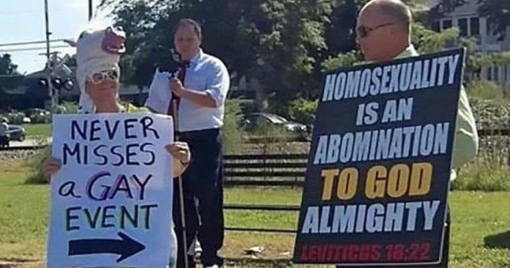 ThePoke's tweet photo. How to take down bigots
https://t.co/geIA7YWv1q https://t.co/voRZL435Qy