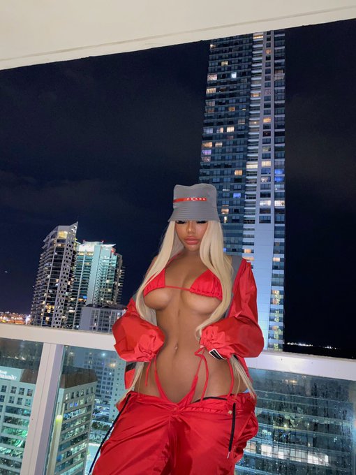 PRADA ME 🙇🏽&zwj;♀️ https://t.co/gw4gX7dQj0