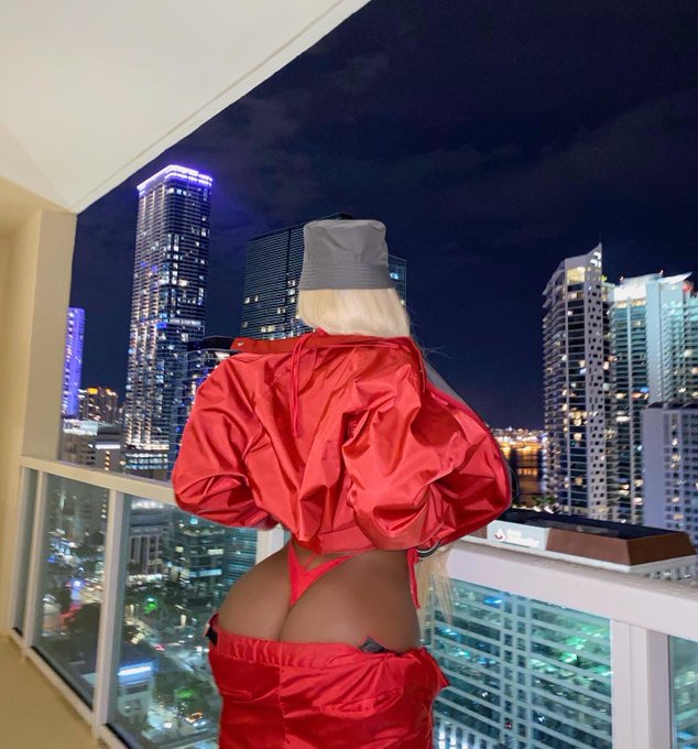 PRADA ME 🙇🏽&zwj;♀️ https://t.co/gw4gX7dQj0