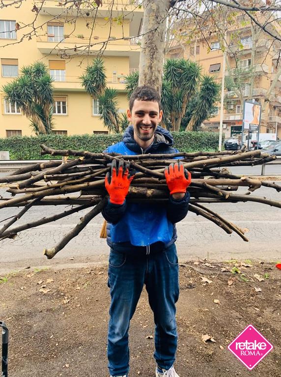 Retake_Roma's tweet photo. Metto legna in cascina ;-) #IoSonoRetake https://t.co/quyWIROVdr