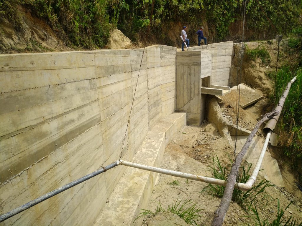 alaixjoseluis's tweet photo. Entrega obras municipio Dovio-Valle, veredas Lituania, La Peña y Tolda Fria, construcción obras de arte, muros y mejoramiento vias con el fortalecimineto social y comunitario. Alto Patia Norte Cauca ART @EmilioJArchila @RenovacionCo @PosconflictoCO @AvelinoMartiART https://t.co/0Brg8Se3Gz