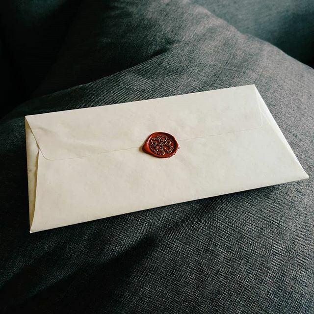 kemsies's tweet photo. A little than 5 years ago I wrote a letter to myself,  today it got delivered. 
I'm afraid to open it.

#letter #lettertomyself #future #hamburg #dubai https://t.co/yUv2X5JMnI https://t.co/5G2exgvnnm
