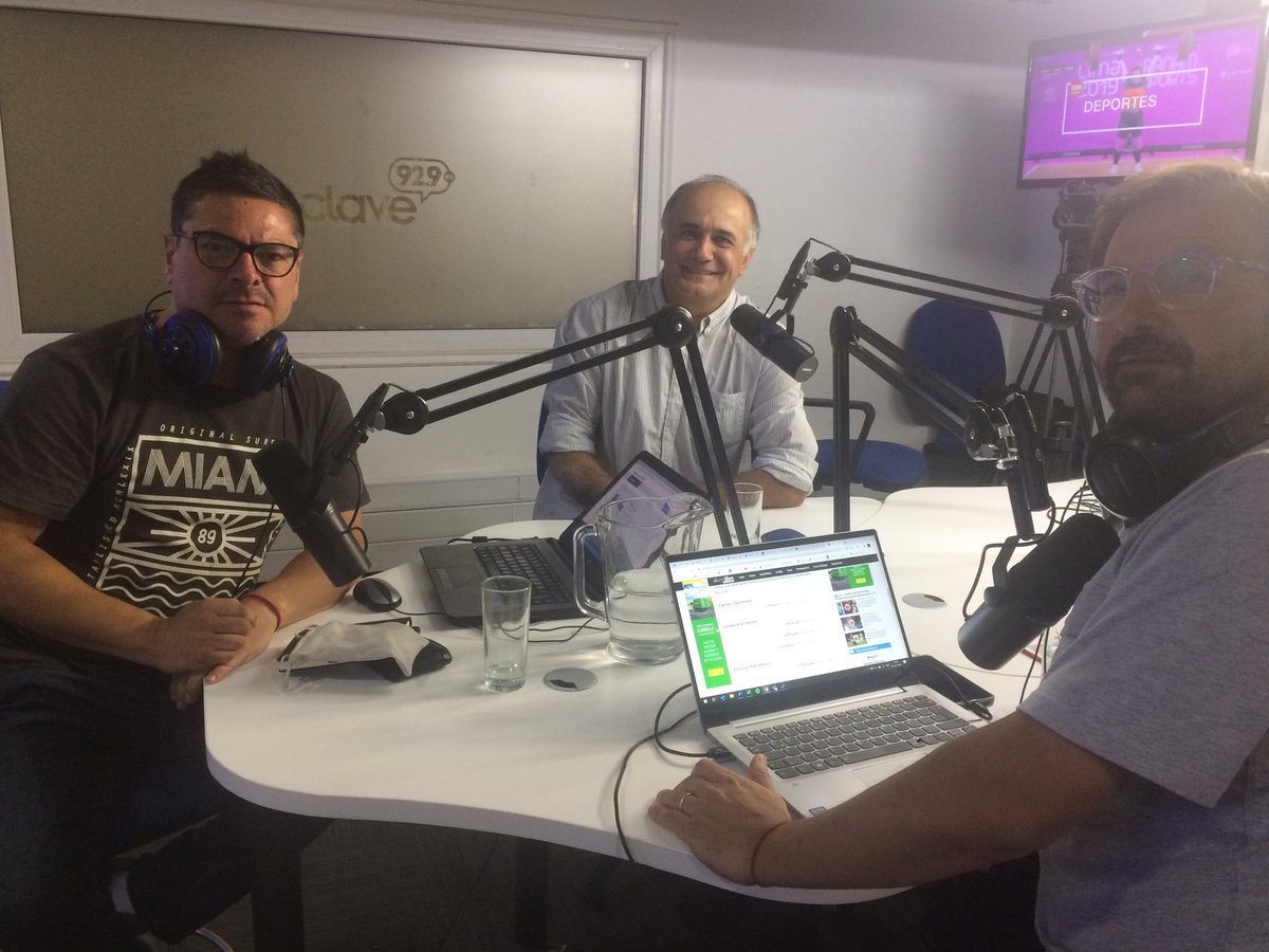 paulofloresgol's tweet photo. El periodista y escritor Axel Pickett invitado a #MetropolisFecha2 y las novedades de los nuevos libros deportivos en Chile.Opina en @radiolaclave 92.9 https://t.co/ouoZupFddL