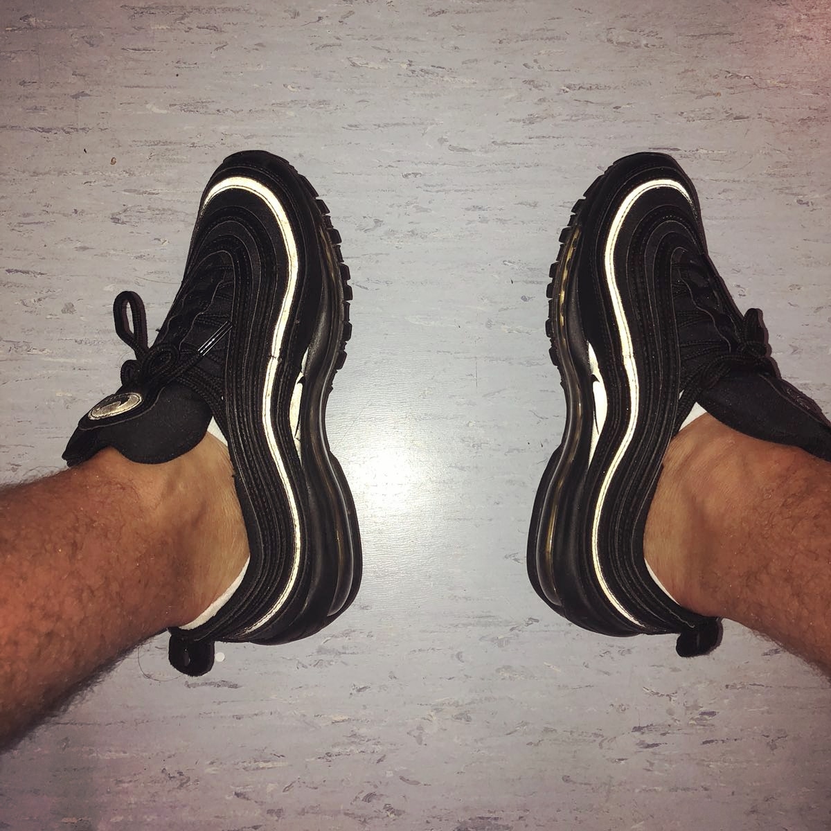 MagicNikeXXX's tweet photo. Throwback to when I had a tan 😫#nike #airmax #airmax97 #whitesocks https://t.co/NAxhvDjgjg