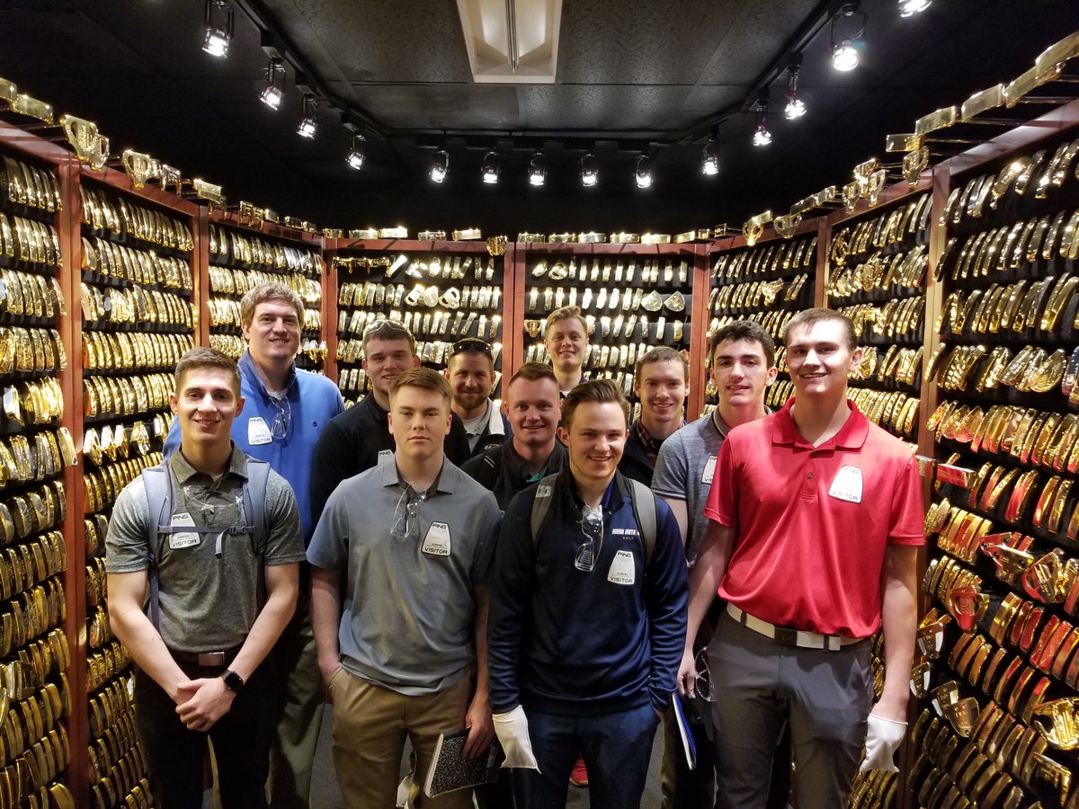 BVUBusiness's tweet photo. BVU business students went on a sports marketing trip to Phoenix over j-term, this is just one of the many great opportunities that the School of Business offers! Check out some of the places they got to visit! https://t.co/nKU0POb3g1