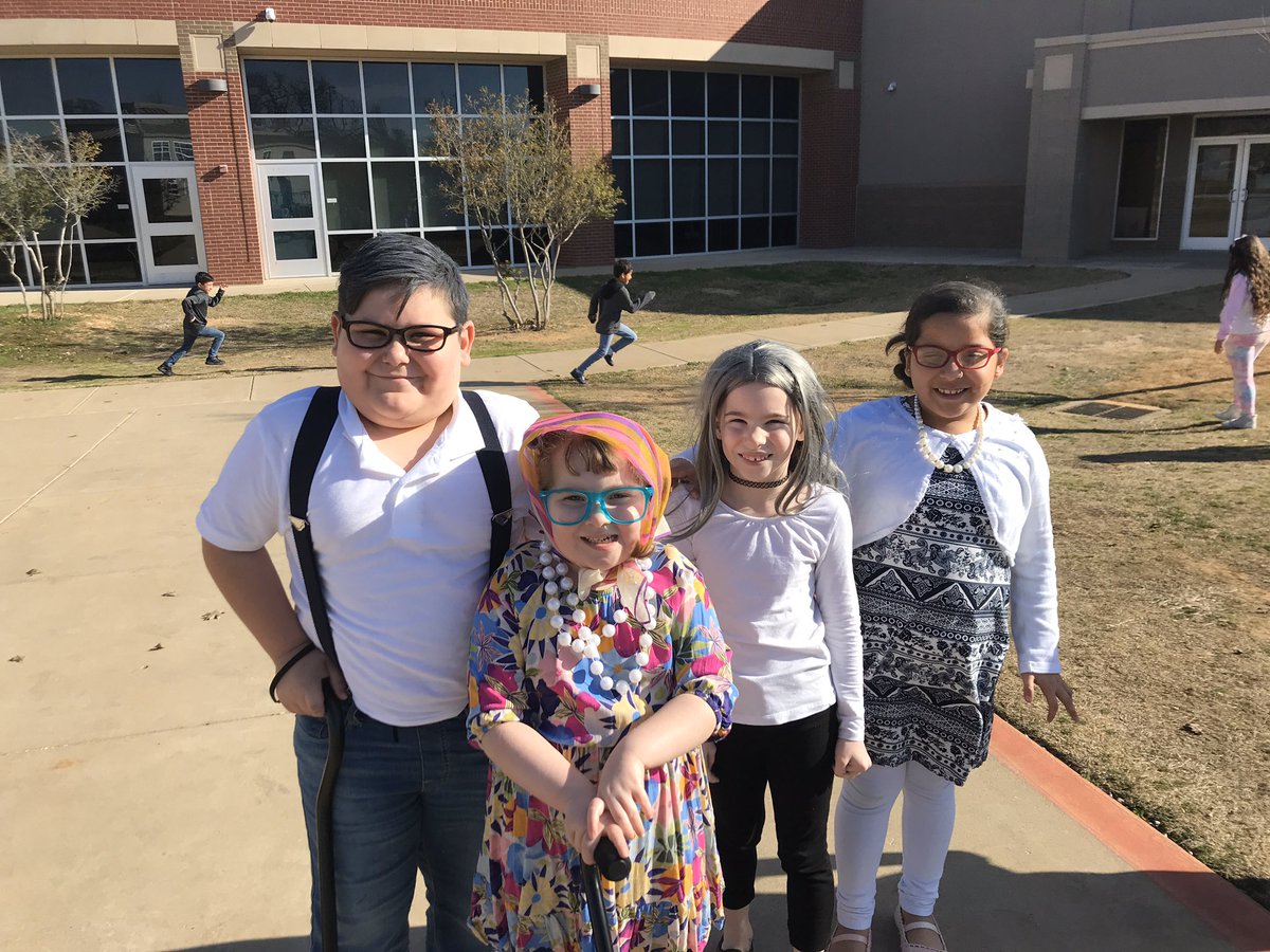 bethlee_05's tweet photo. 100th day of school #ceroars https://t.co/DsdGSVP3PR